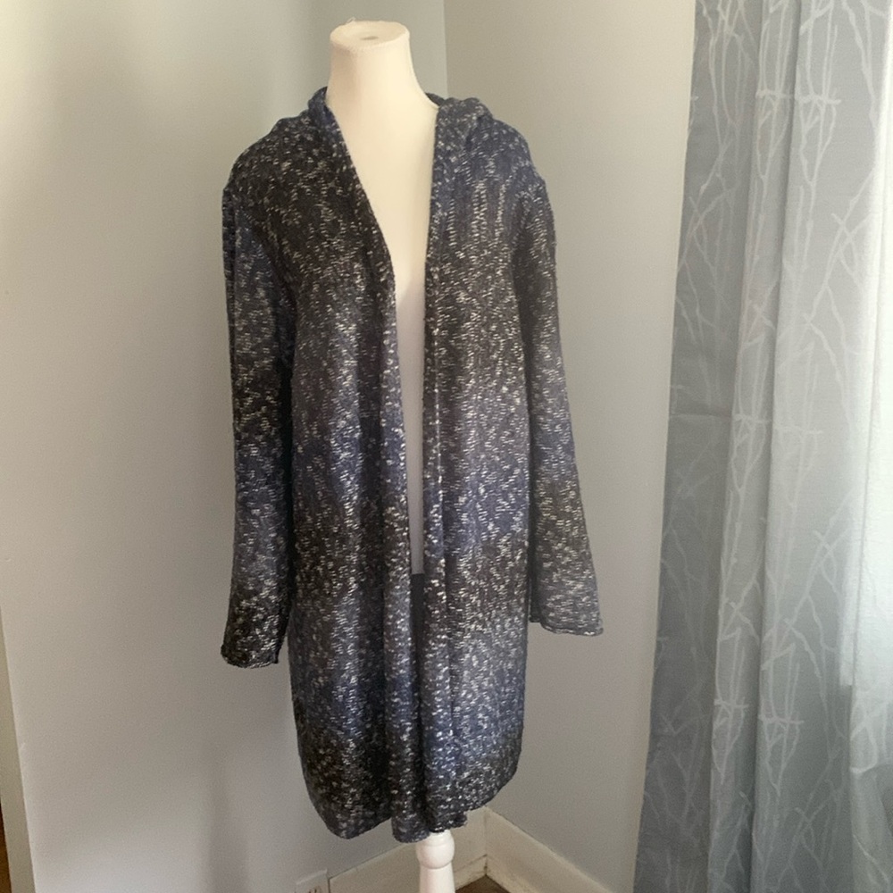 Thigh length hooded sweater / duster